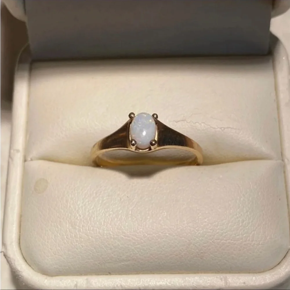 Vintage opal 10k
